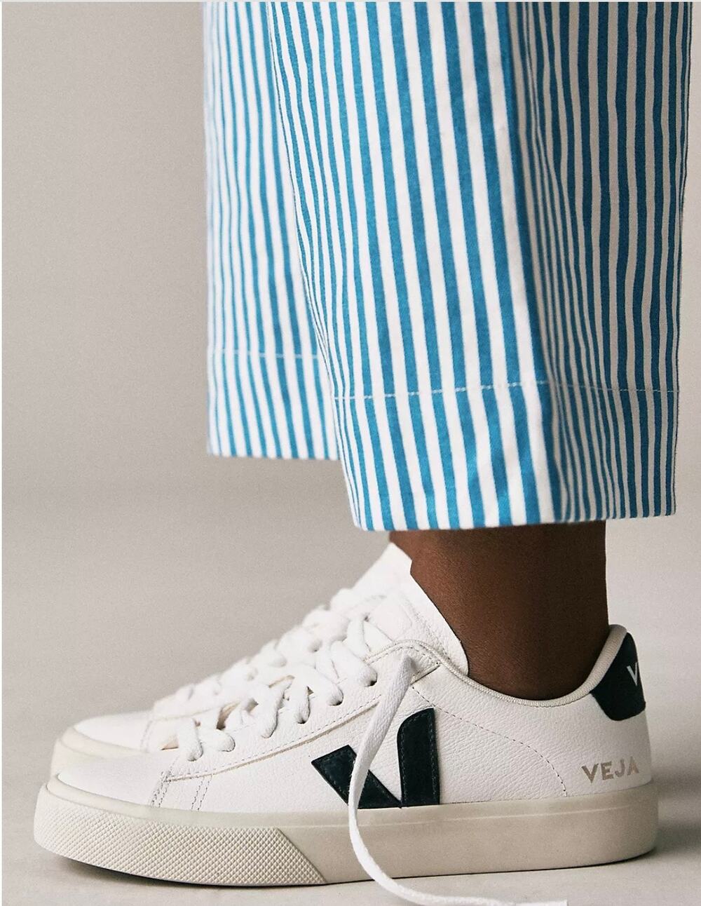 Veja Campo Leather White With Black Sneaker in Women's Size 7